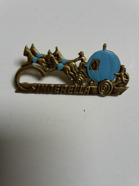 Cinderella Anstecknadel