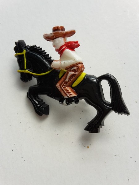 Cowboy auf schwarzem Pferd Anstecknadel