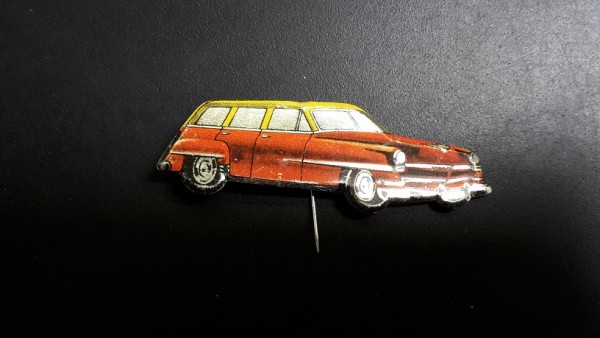 Automodell Anstecknadel Chrysler Saratoga