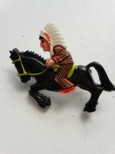 Indianerhäuptling auf schwarzem Pferd Anstecknadel