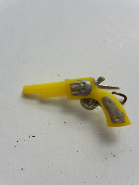 Colt gelb Anstecknadel