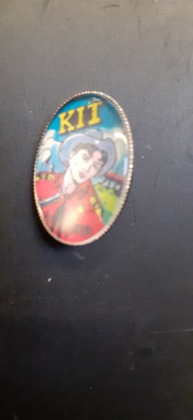 Kit Anstecknadel (Replik)